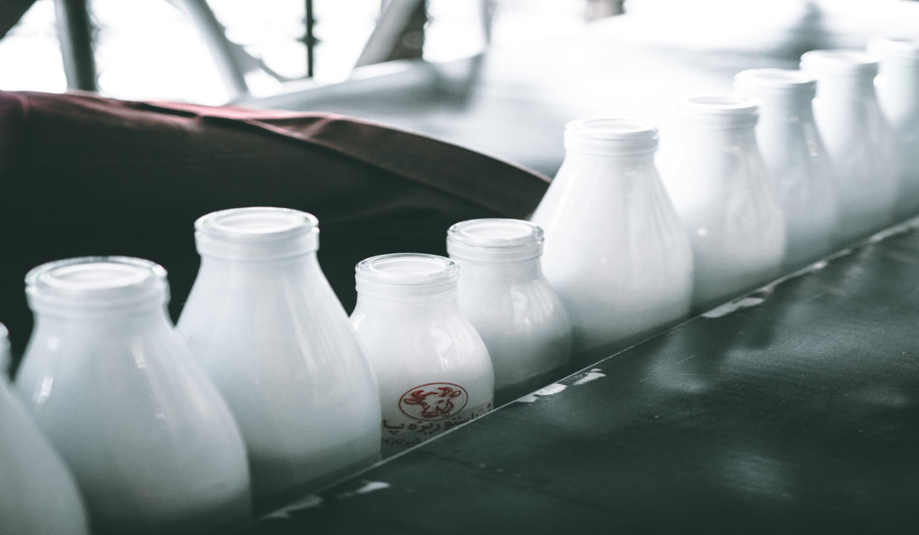 Fat-free milk contains milk powder that can cause cardiovascular problems and oxidize the cholesterol. 
