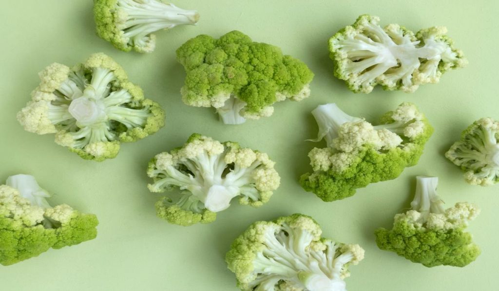 Cauliflower can reduce inflammation in your body as it contains indoles. 
