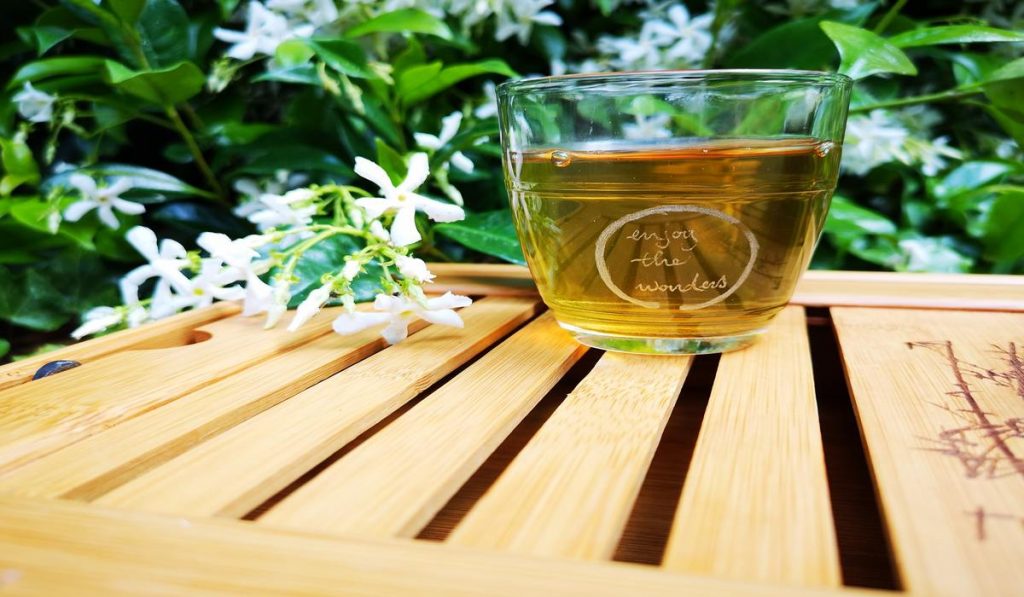 Green Tea is a great anti-inflammatory and it’s highly recommended for rheumatoid arthritis and osteoarthritis. 